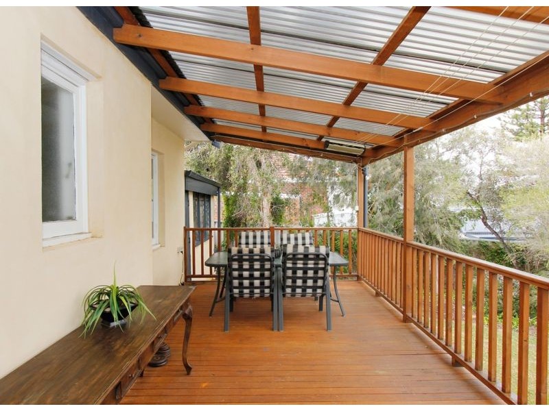 3 Redwood Cres, Melville WA 6156