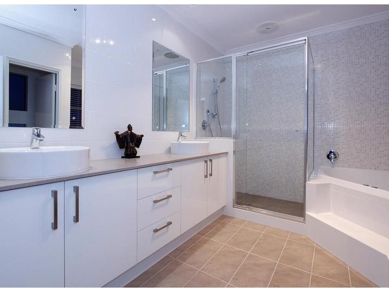 15c Bombard St, Ardross WA 6153