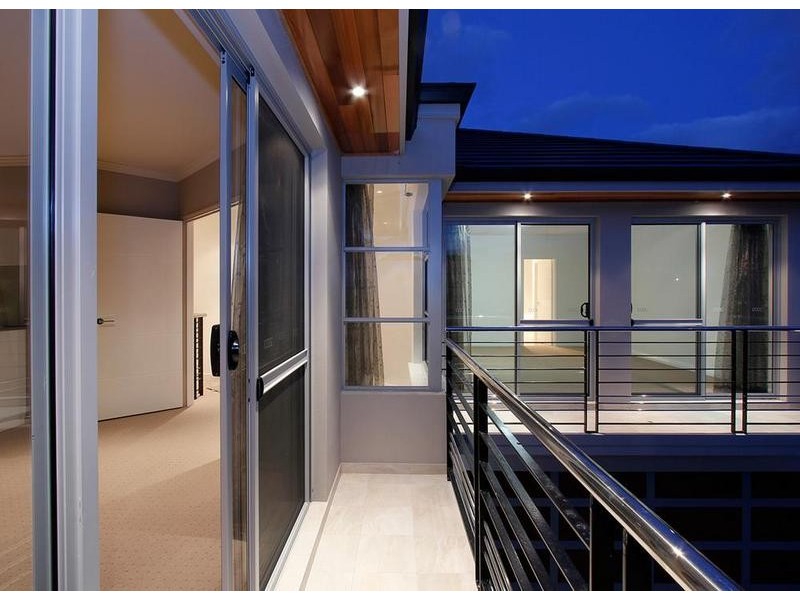 15c Bombard St, Ardross WA 6153
