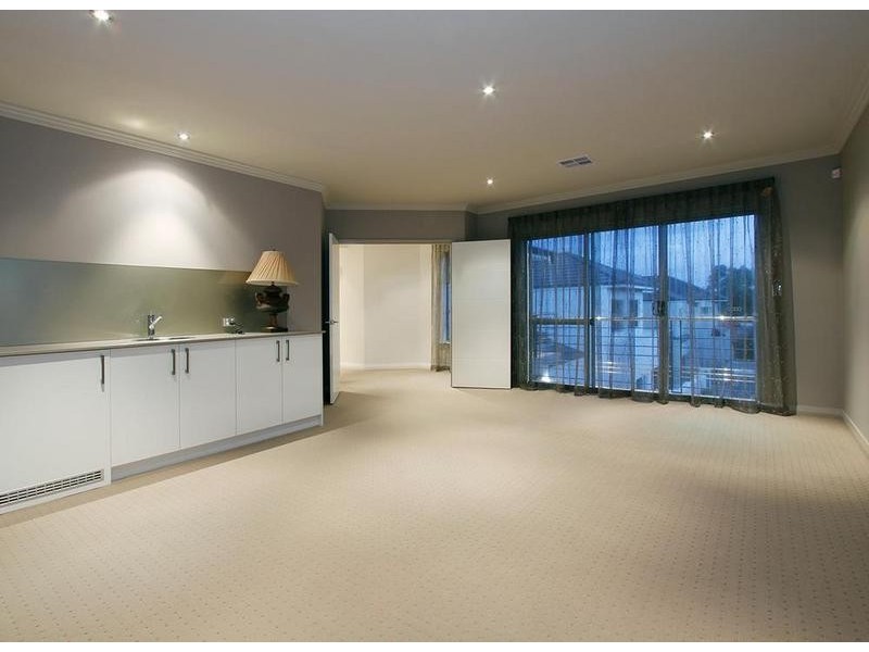 15c Bombard St, Ardross WA 6153