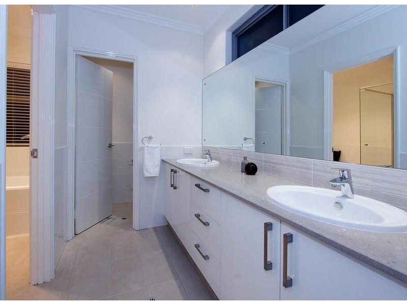 15c Bombard St, Ardross WA 6153