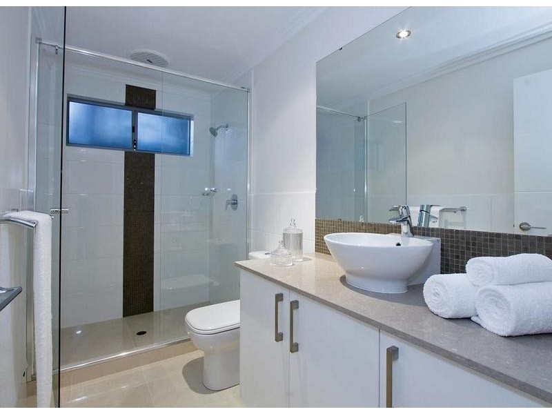 15c Bombard St, Ardross WA 6153