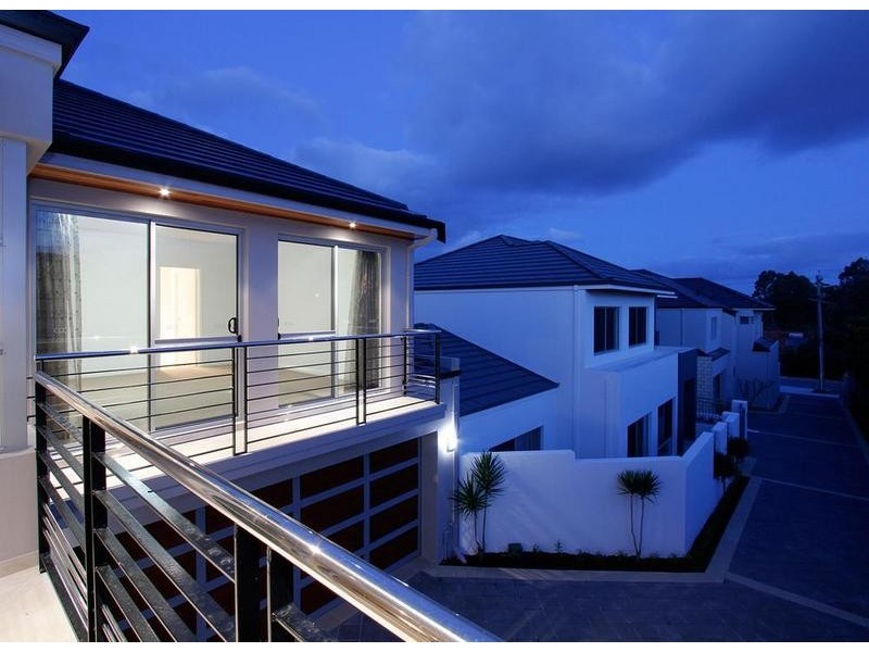 15c Bombard St, Ardross WA 6153