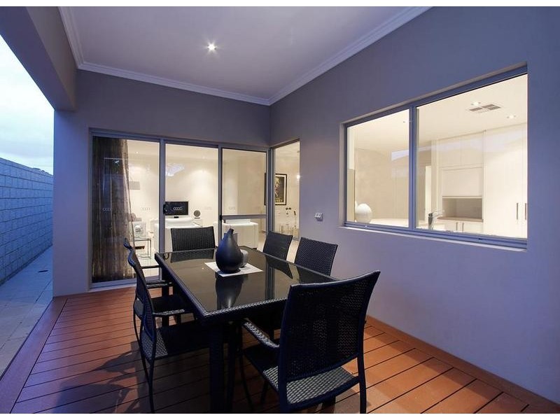 15c Bombard St, Ardross WA 6153