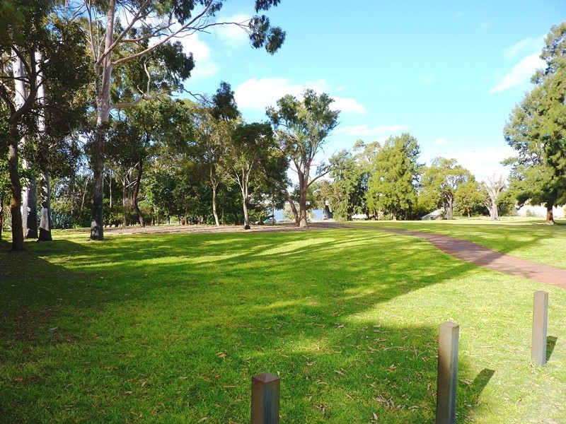 10 Curruthers Rd, Mount Pleasant WA 6153