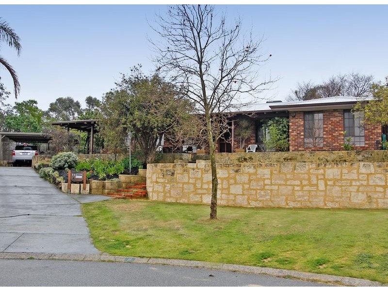 11 Lakeview Place, Bibra Lake WA 6163