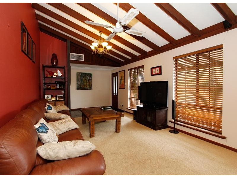 11 Lakeview Place, Bibra Lake WA 6163