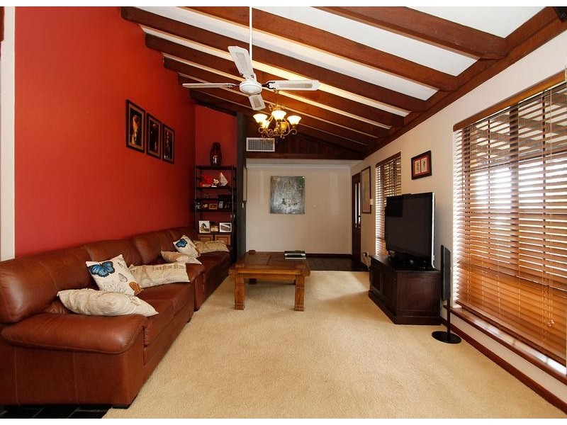 11 Lakeview Place, Bibra Lake WA 6163