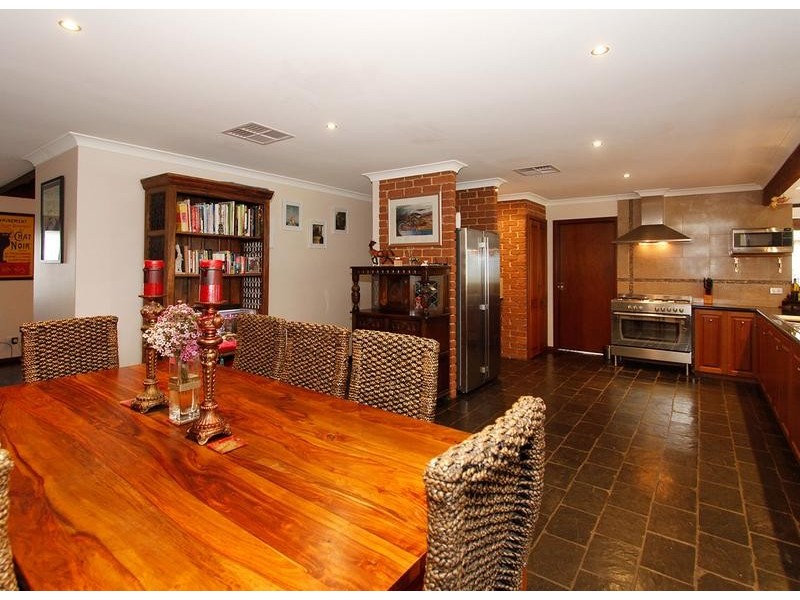 11 Lakeview Place, Bibra Lake WA 6163