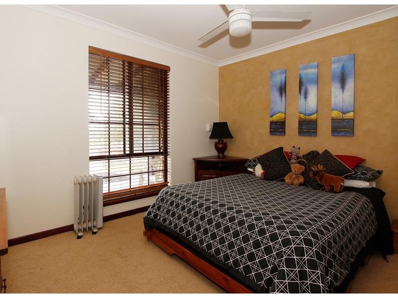 11 Lakeview Place, Bibra Lake WA 6163