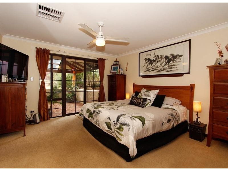 11 Lakeview Place, Bibra Lake WA 6163