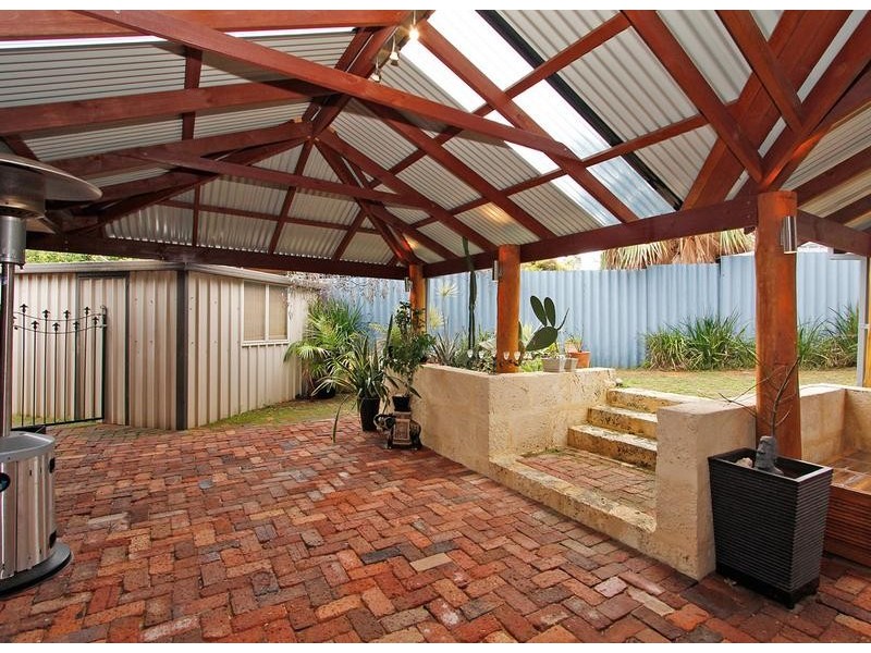 11 Lakeview Place, Bibra Lake WA 6163