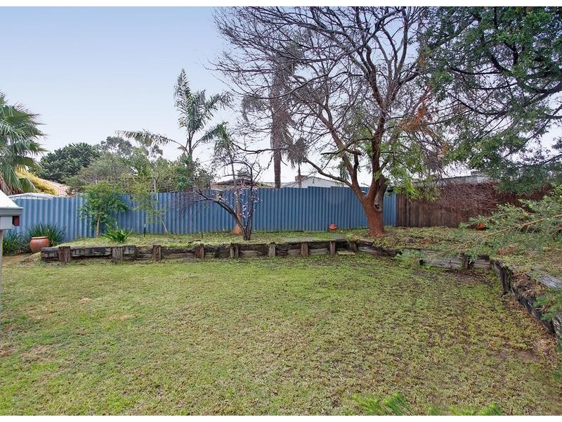 11 Lakeview Place, Bibra Lake WA 6163