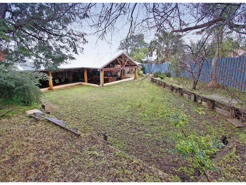 11 Lakeview Place, Bibra Lake WA 6163