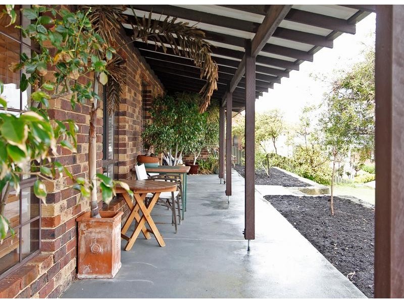 11 Lakeview Place, Bibra Lake WA 6163