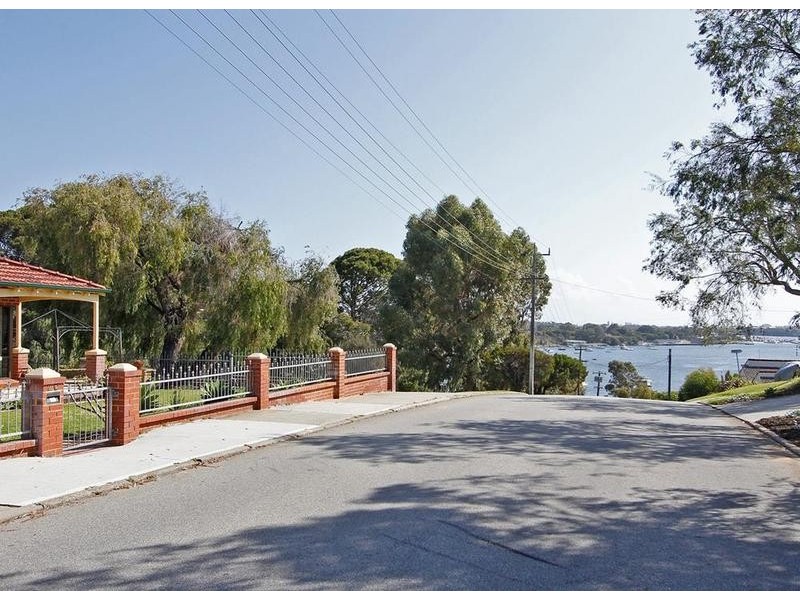 2C Braunton Street, Bicton WA 6157