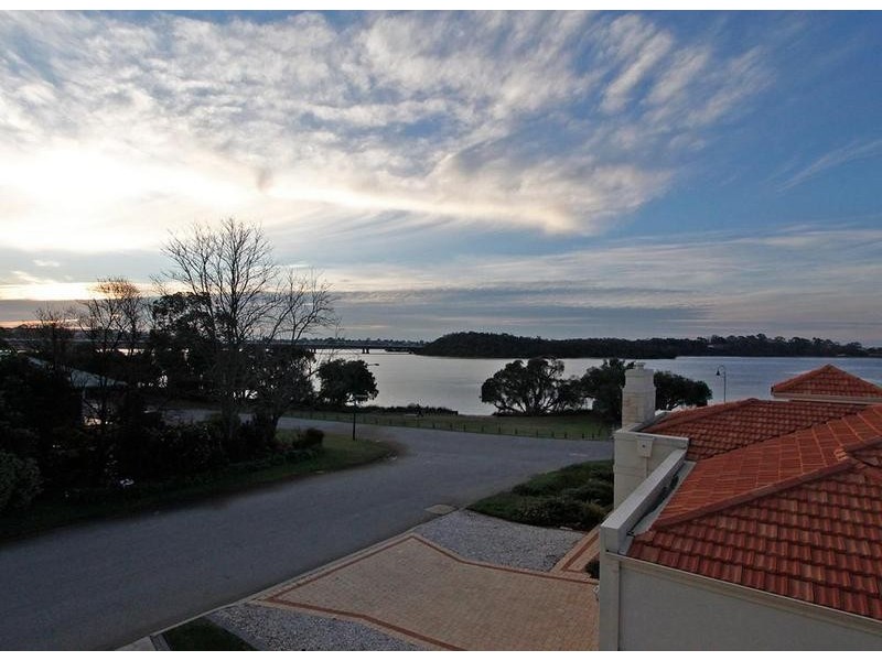 2 First Ave, Rossmoyne WA 6148