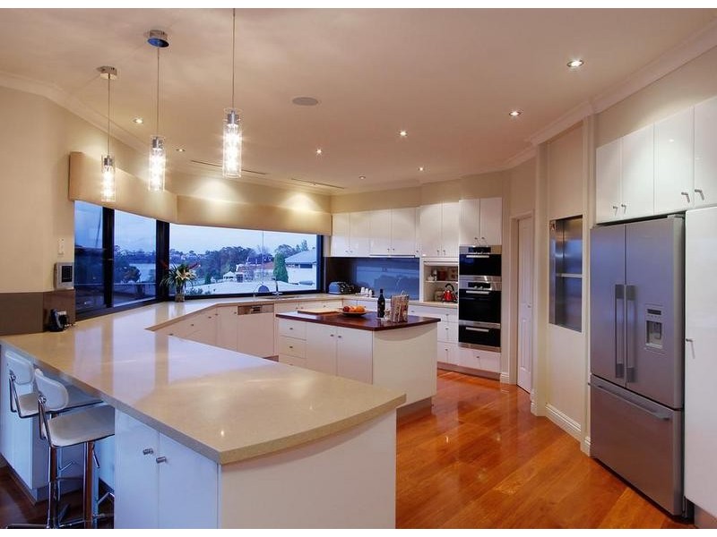 2 First Ave, Rossmoyne WA 6148