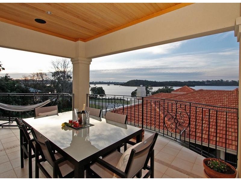 2 First Ave, Rossmoyne WA 6148