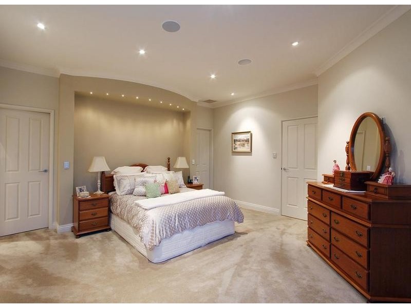 2 First Ave, Rossmoyne WA 6148