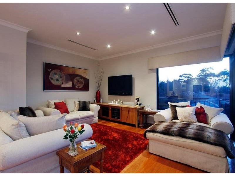 2 First Ave, Rossmoyne WA 6148