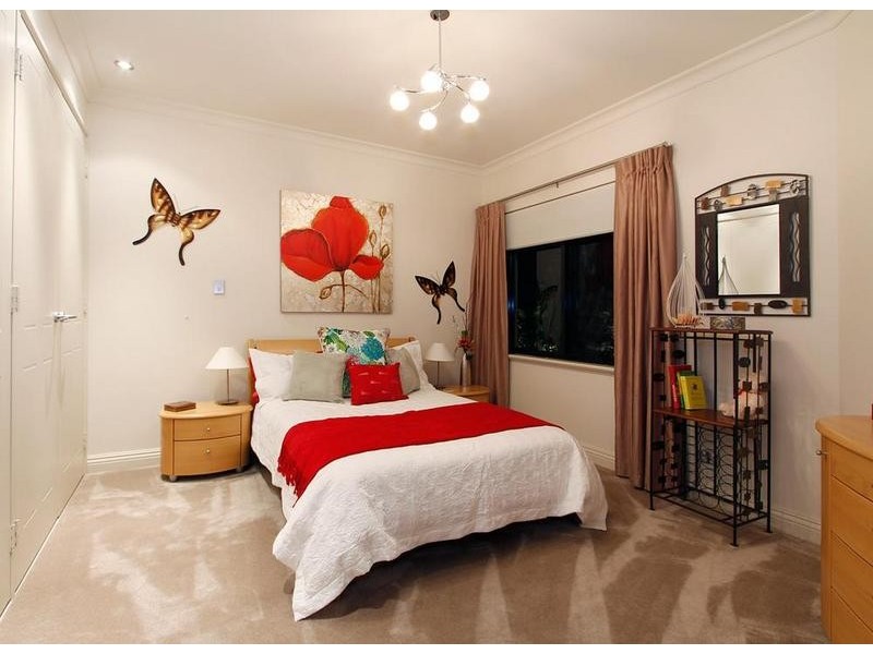 2 First Ave, Rossmoyne WA 6148