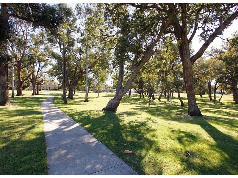 8 Rankin Way, Booragoon WA 6154