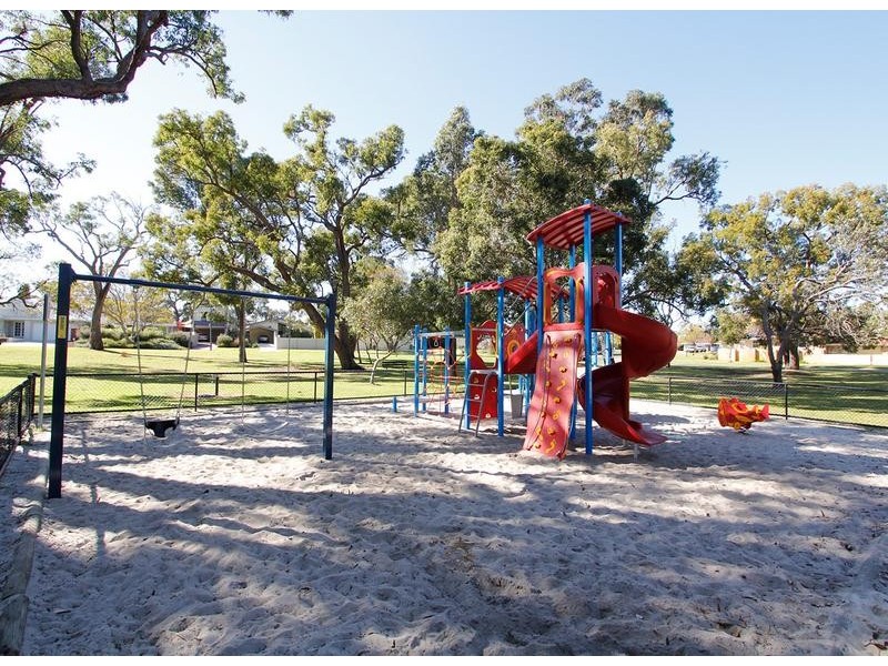 8 Rankin Way, Booragoon WA 6154