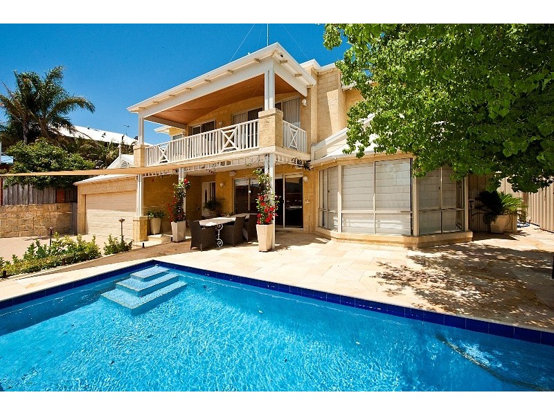 1a Milne St, Bicton WA 6157