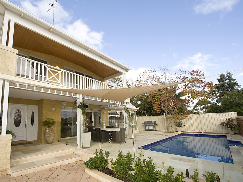 1a Milne St, Bicton WA 6157