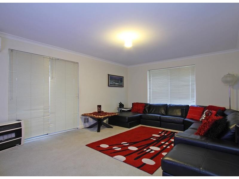 2/10 Oriana St, Belmont WA 6104