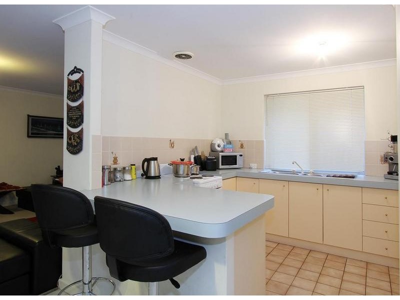 2/10 Oriana St, Belmont WA 6104