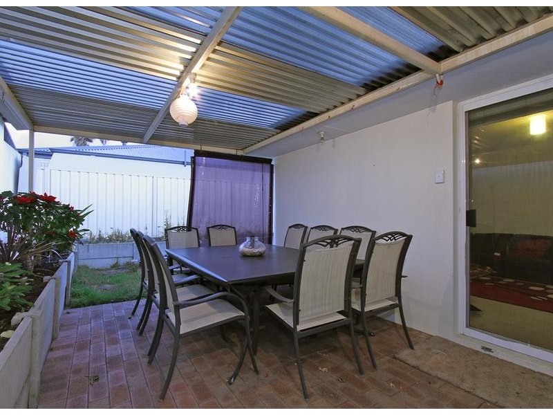 2/10 Oriana St, Belmont WA 6104