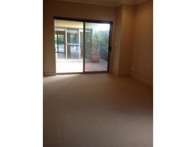 9 Francis Road, Applecross WA 6153