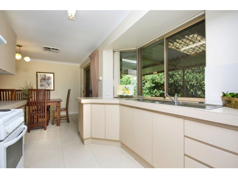 5b Carroll St, Ardross WA 6153