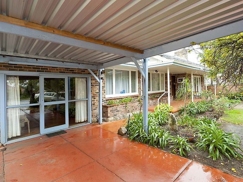 7 Reynolds Rd, Applecross WA 6153