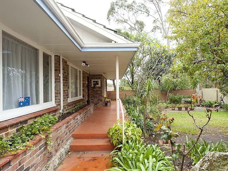 7 Reynolds Rd, Applecross WA 6153