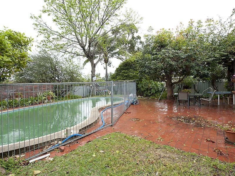 7 Reynolds Rd, Applecross WA 6153