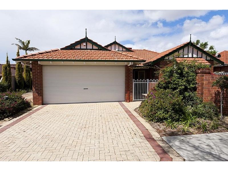8 Forbes Rd, Applecross WA 6153