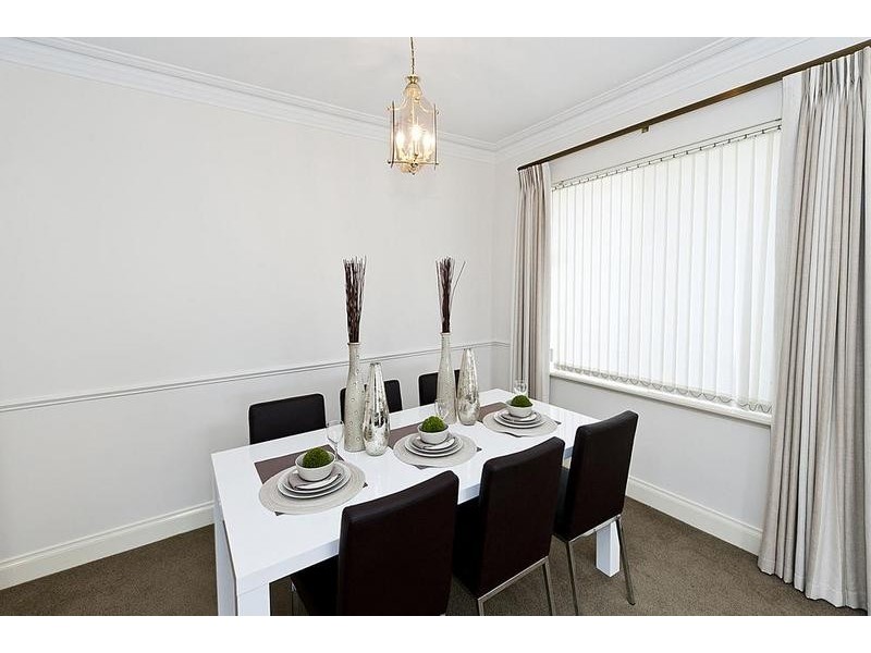 8 Forbes Rd, Applecross WA 6153