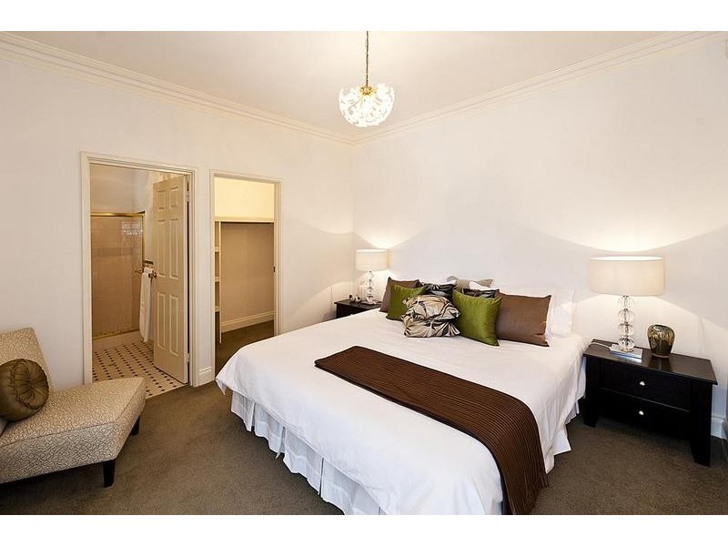 8 Forbes Rd, Applecross WA 6153