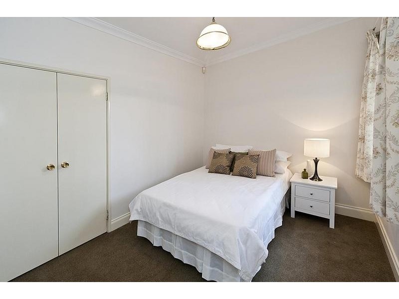 8 Forbes Rd, Applecross WA 6153