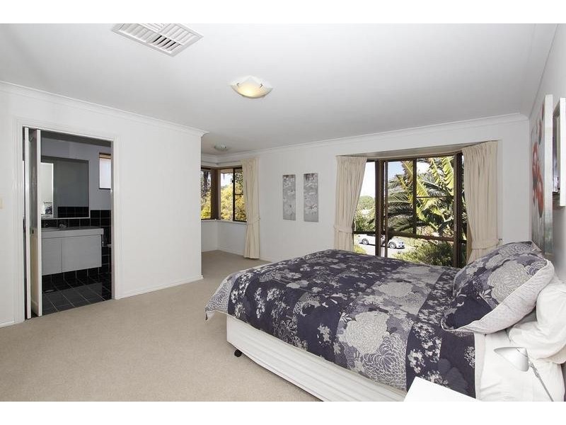 2 Fairview Gardens, Waterford WA 6152