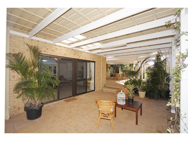 2 Fairview Gardens, Waterford WA 6152
