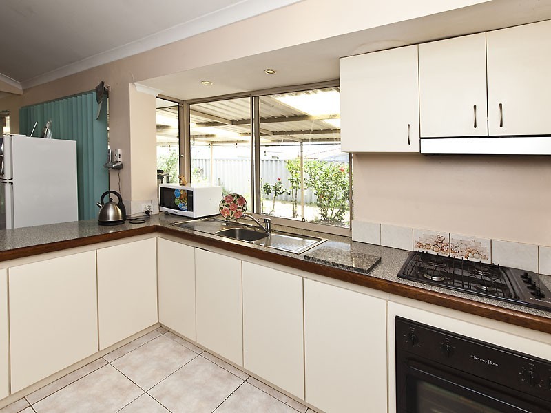 4 Kurrat Elbow, South Guildford WA 6055