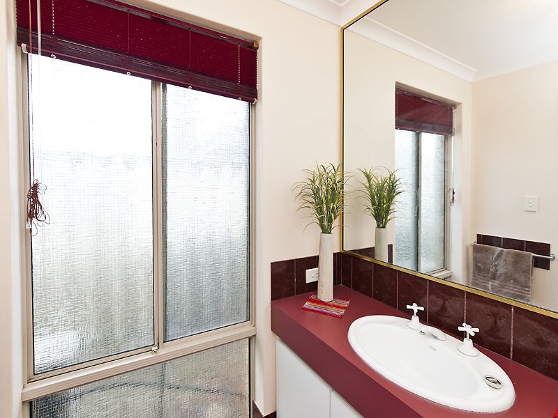 4 Kurrat Elbow, South Guildford WA 6055