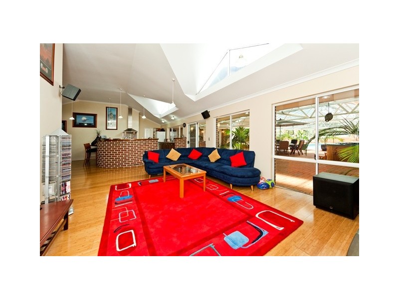 62 Craddon road, Oakford WA 6121