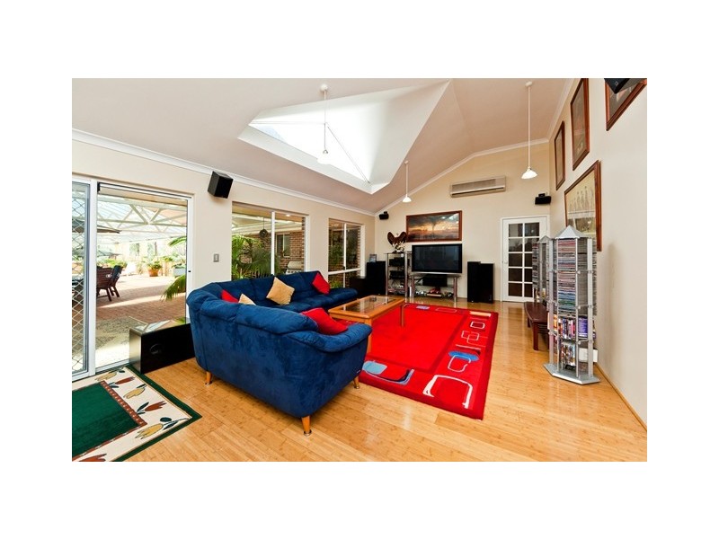 62 Craddon road, Oakford WA 6121