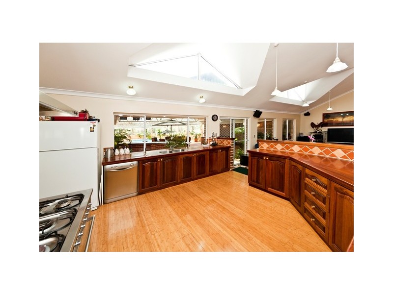 62 Craddon road, Oakford WA 6121