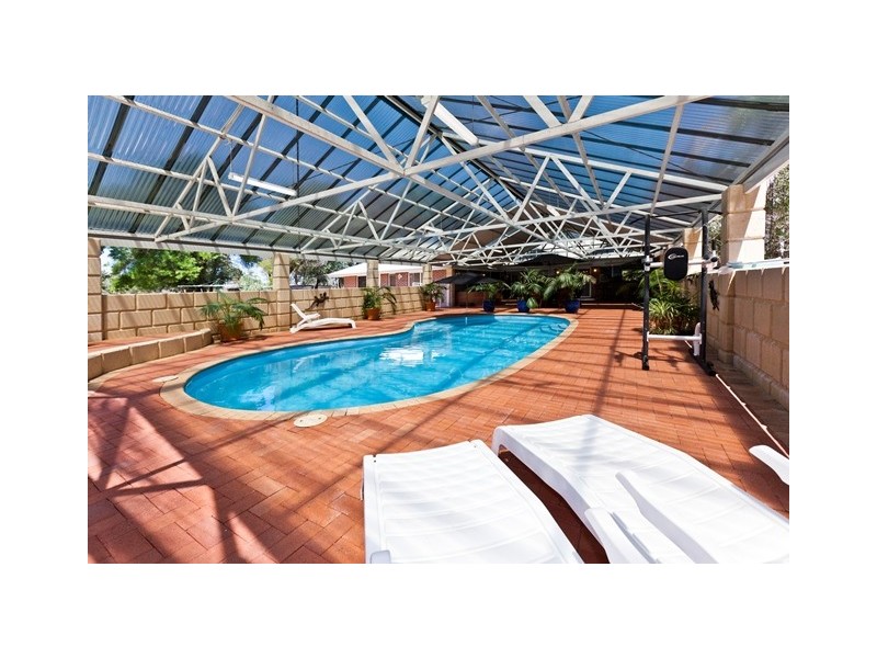 62 Craddon road, Oakford WA 6121